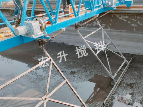 行車式刮泥機